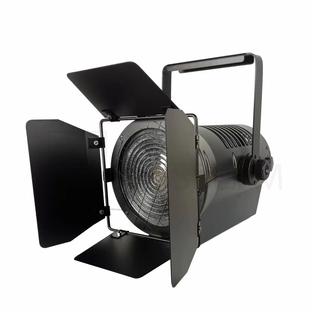 LED прожектор с линзой Френеля 200W